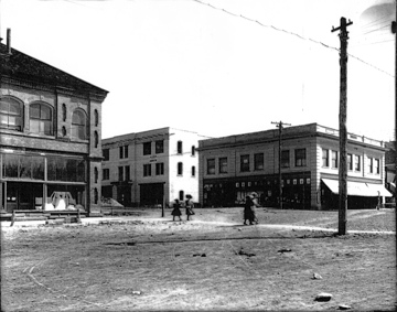 Corner of Main and Vine looking East